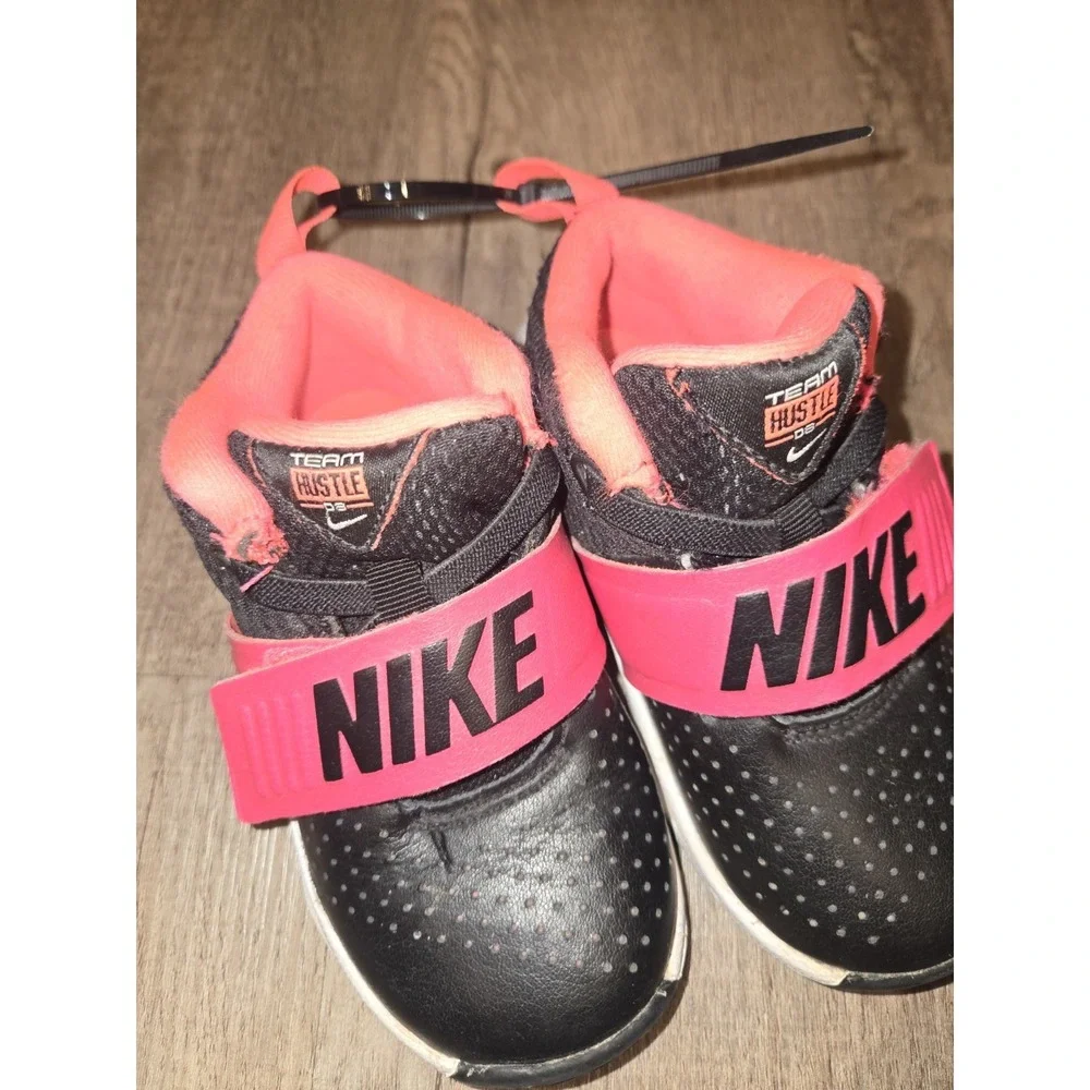 Nike KidsTeam Hustle Basketball Shoe ‎ 881941-002